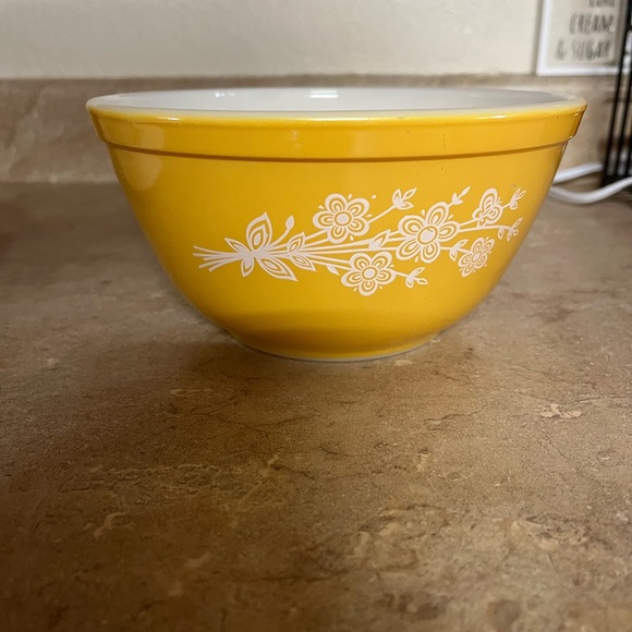 Pyrex Mixing Bowl - Picture 2 of 7